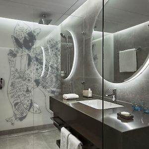 Corner Suite